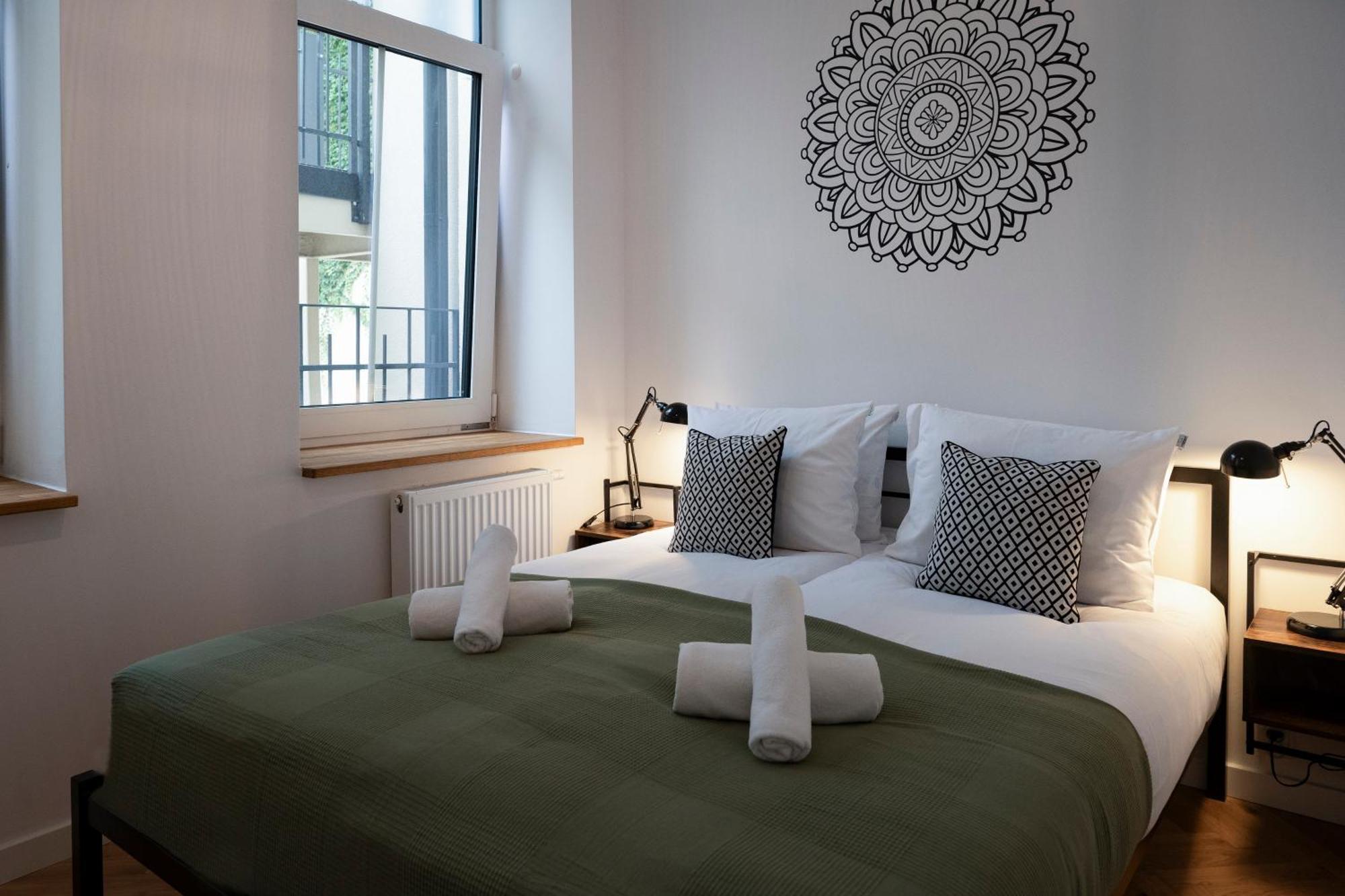 Tyzenhauz Apartments Siemiradzkiego Street Краків Екстер'єр фото